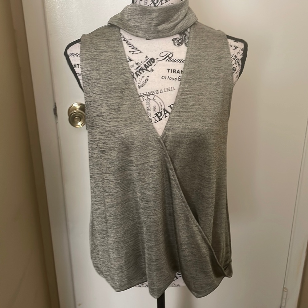 Trouvé top size small great color